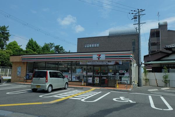 セブンイレブン野洲駅北口店：635m