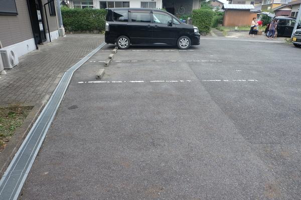 コンフォール美喜 駐車場
