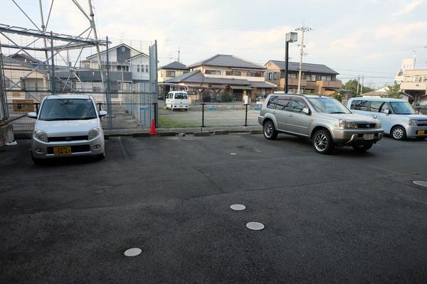 西村マンション 駐車場