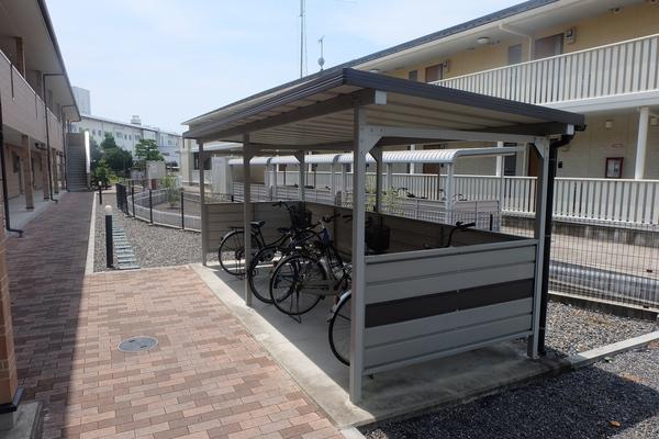 シャトル孝 駐車場