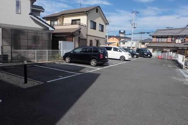 ロザージュⅡ 駐車場