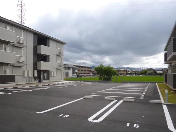 グランシャリオ二町 駐車場