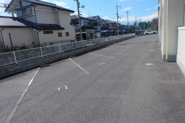 近江八幡市古川町アパート 駐車場