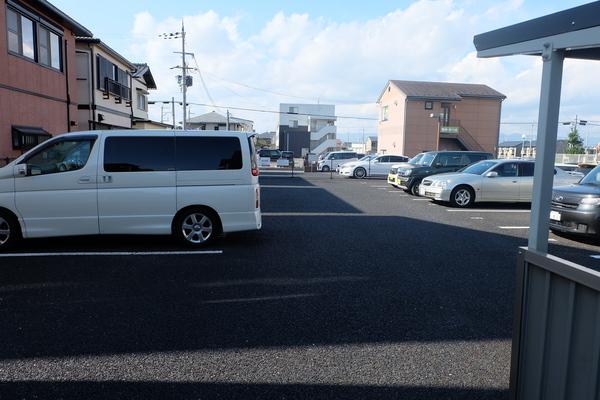 ドゥ・フォルティ 駐車場
