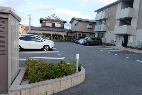 Ｃｏｚｙ　Ｃｏｕｒｔ竹中（301） 駐車場