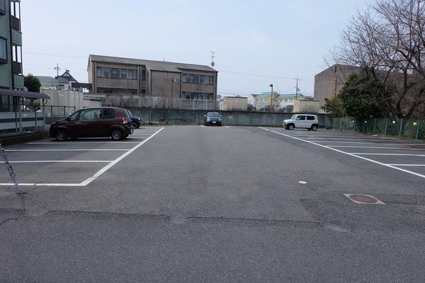 アパートメント178 駐車場