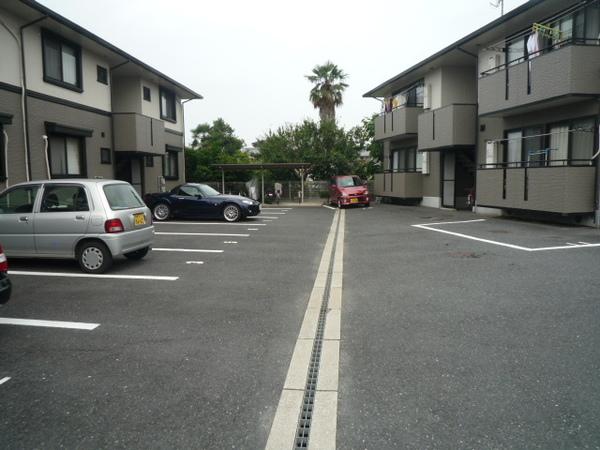 ヴェーデルⅡ 駐車場