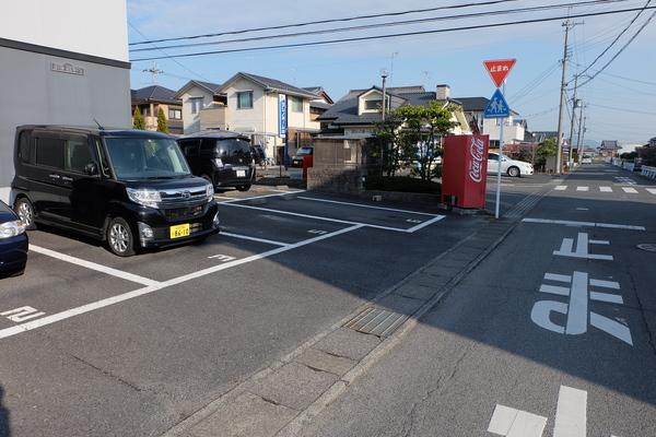 コーポセルマーユ 駐車場