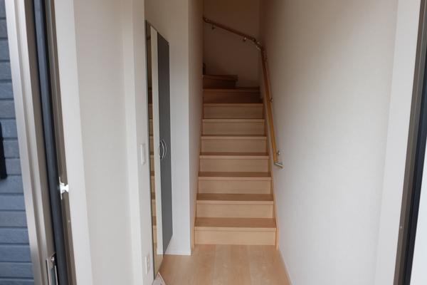 La.escalier 玄関