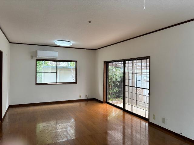 蒲生郡竜王町大字西川一戸建 リビング