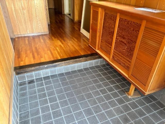 野洲市久野部一戸建 玄関