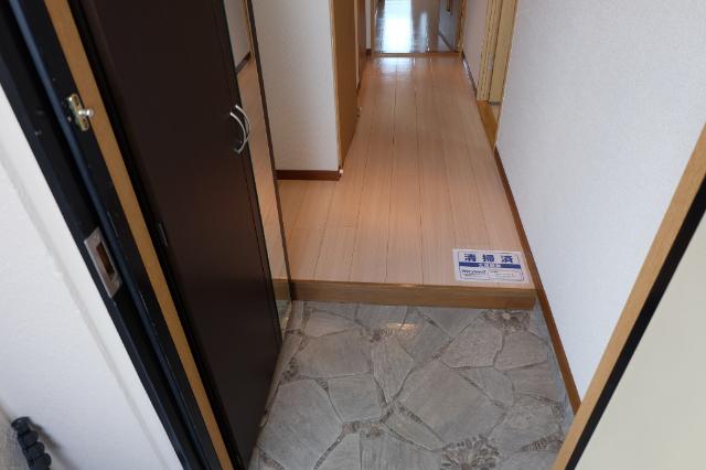 野洲市市三宅マンション 玄関