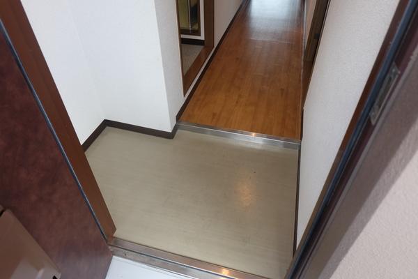 野洲市市三宅マンション 玄関