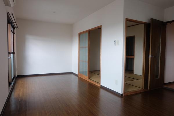 野洲市市三宅マンション リビング