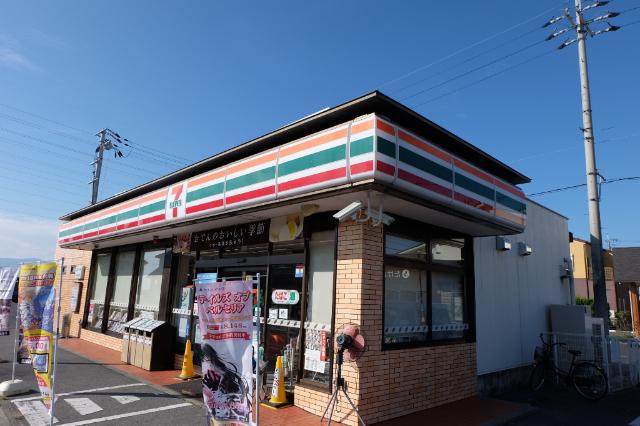 セブンイレブン野洲冨波店：303m