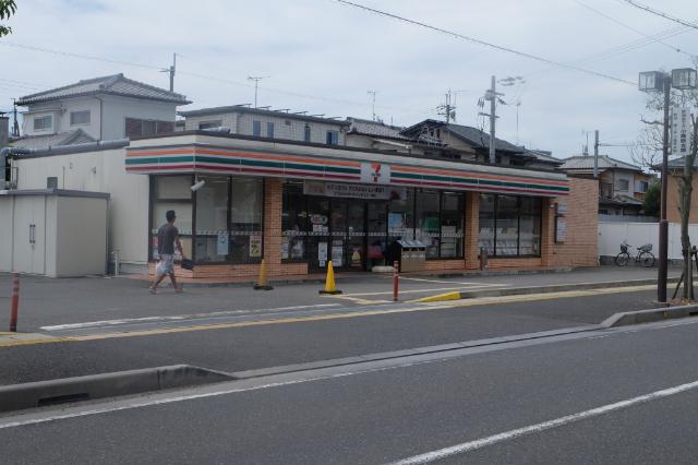 セブンイレブン野洲栄店：91m