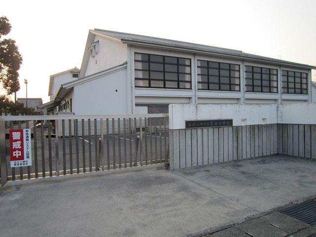 近江八幡市立武佐小学校：550m
