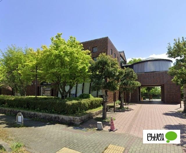 高島市立安曇川図書館：480m