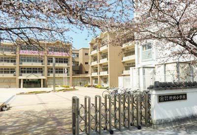 野洲市立野洲小学校：701m