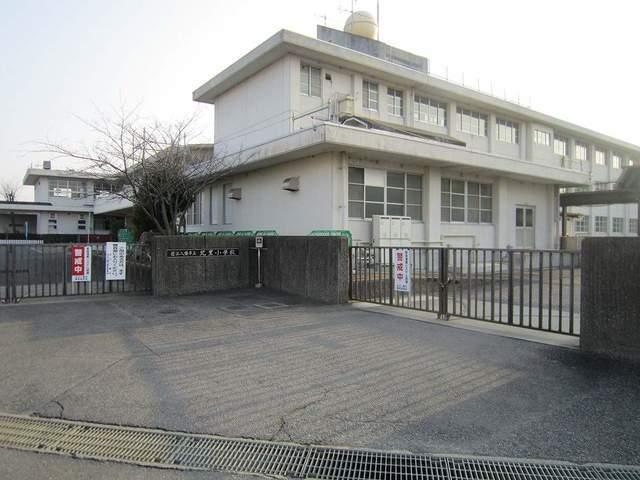 近江八幡市立　北里小学校：350m
