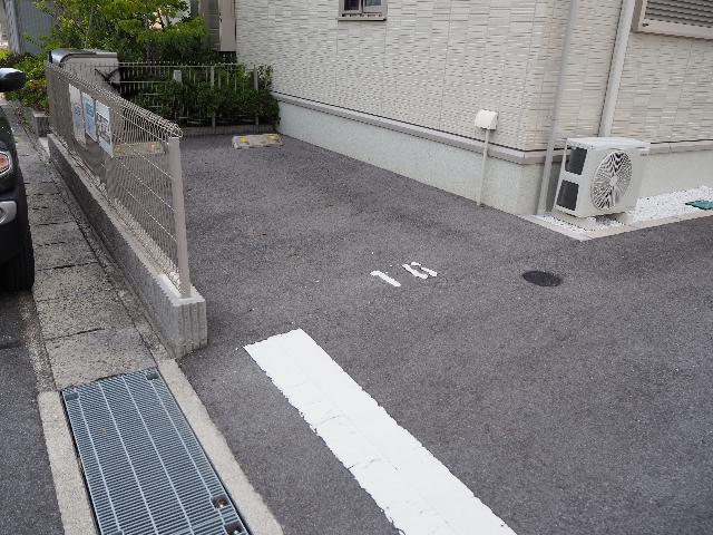 グランドュール 駐車場