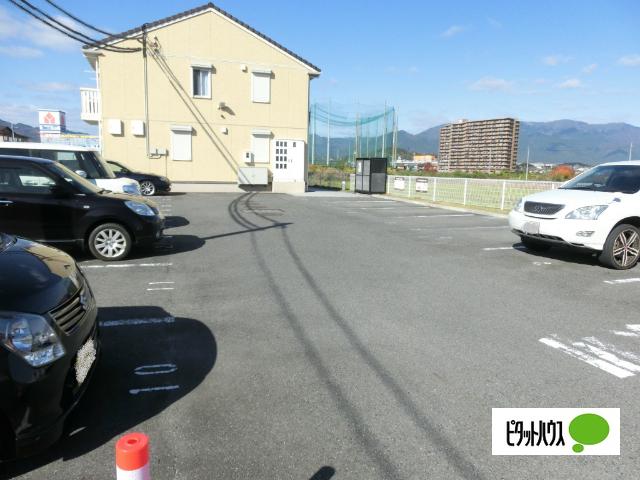 レイクアヴェニュー 駐車場