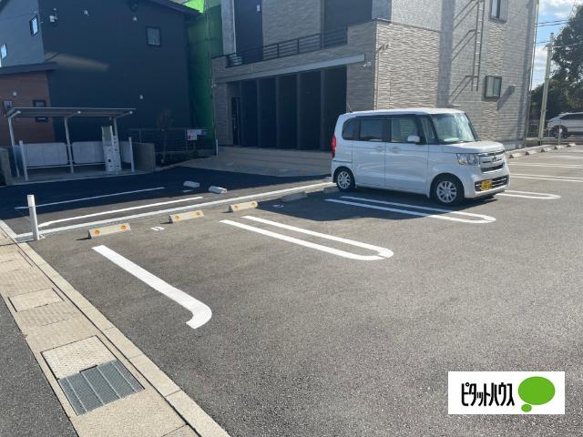 ピノ　アルデア 駐車場