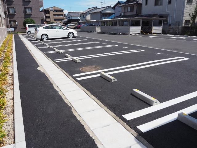 エーデルハイツ 駐車場