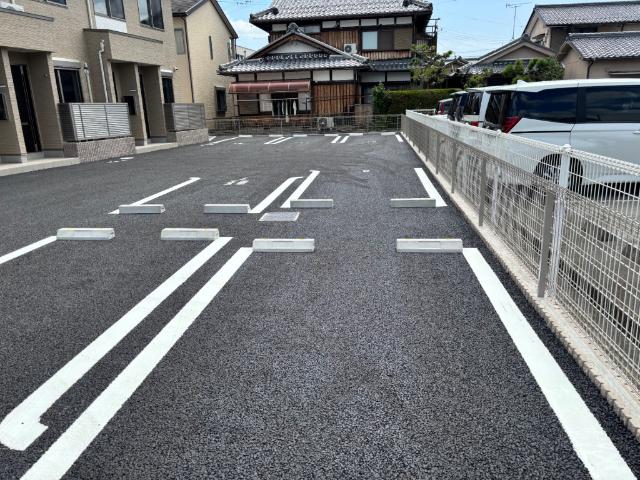 フリージアＲ 駐車場