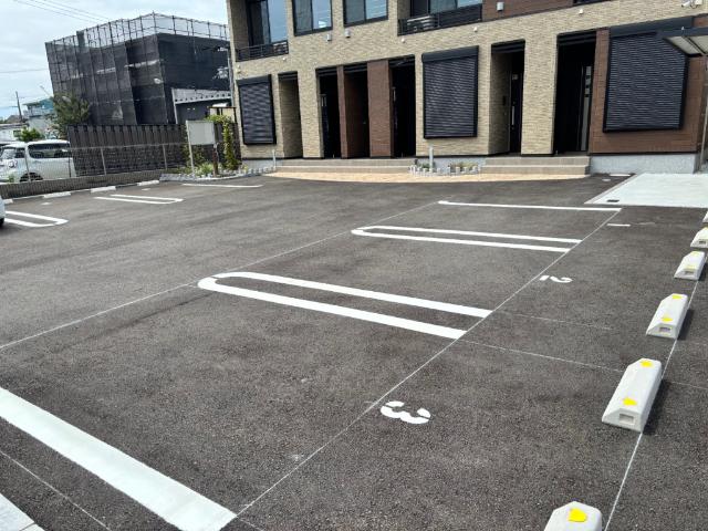 ロイヤル エンブレム 駐車場