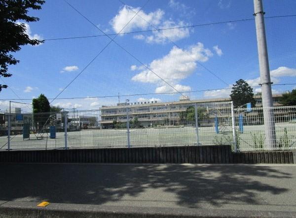 さいたま市立日進小学校：1015m