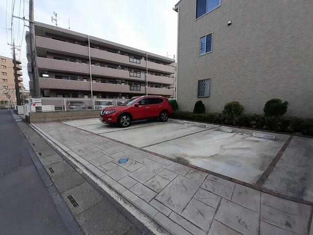 メゾン　ド　ウィズ（301） 駐車場