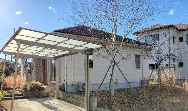 四季の風景を窓辺で楽しむ、開放感あふれる外観