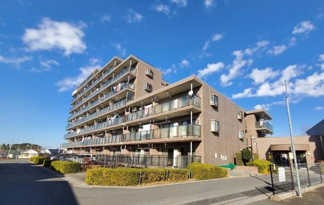 低層・中層・高層の3棟が造形するビックなフォルム