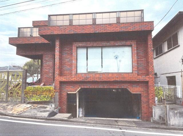 外観は赤レンガ調の重厚感あるデザイン