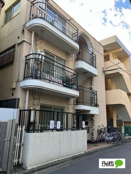 物件外観です。左側から撮影。