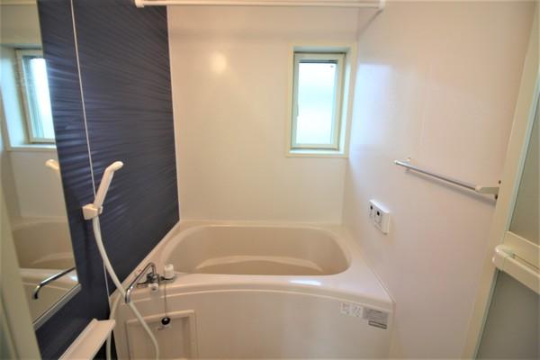 長浜市三和町アパート バス／シャワー