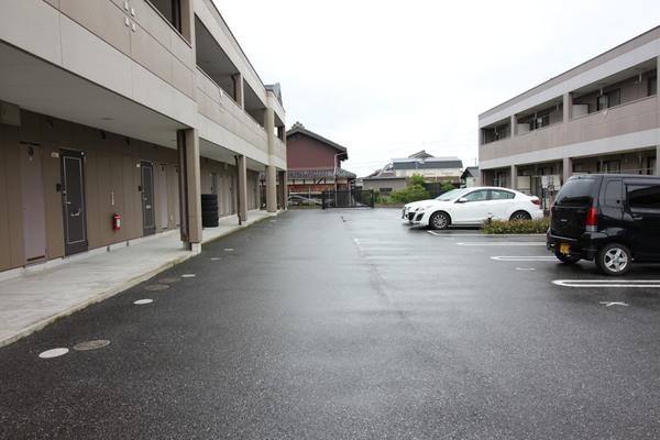 エタニティ（106） 駐車場
