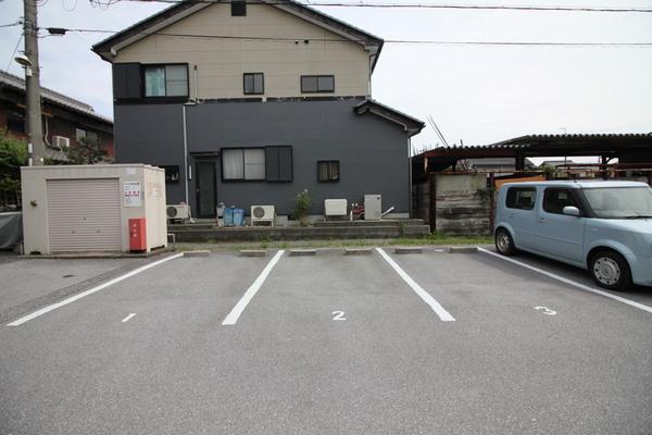 ワンズクレスト小堀（202） 駐車場