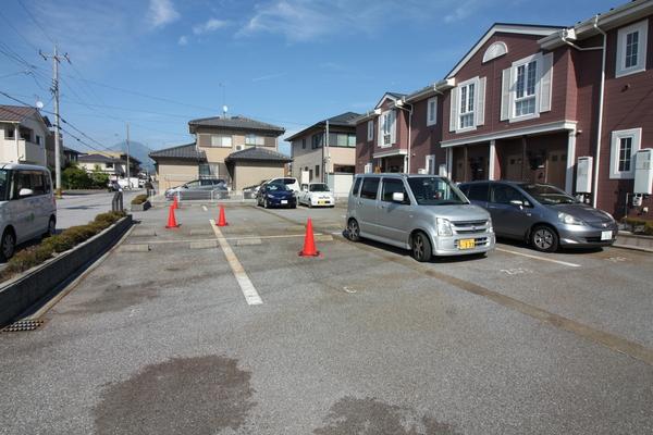 プリマヴェーラ（102） 駐車場