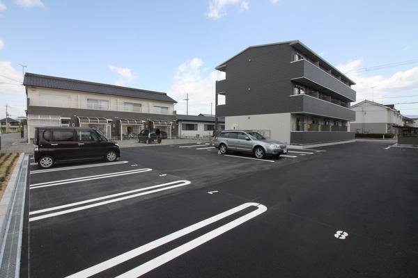 長浜市弥高町アパート 駐車場