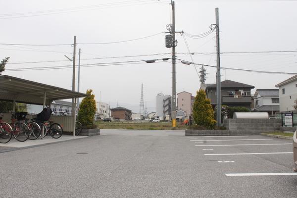 ルミエールアビタシオン 駐車場