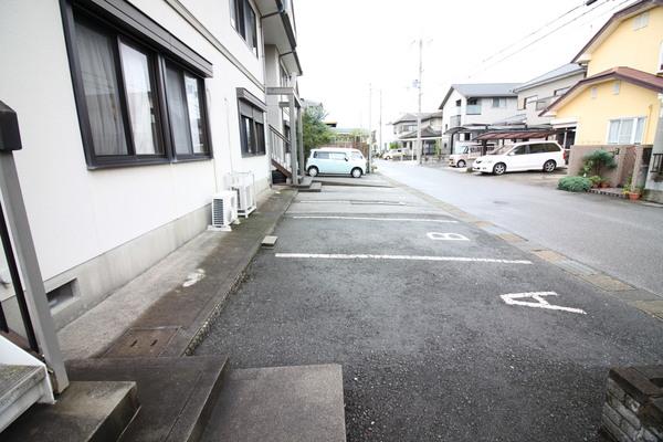 フレグランスR（103） 駐車場