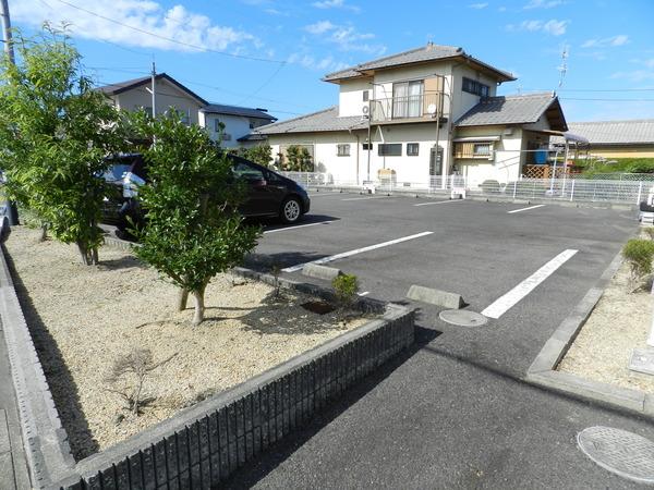 近江八幡市多賀町アパート 駐車場