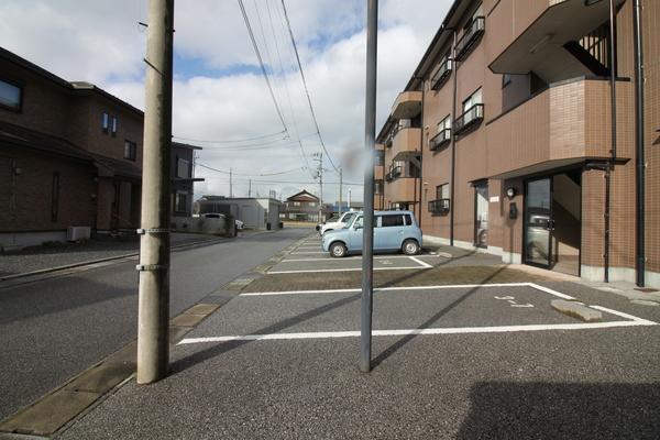 メイプルヒルズ（207） 駐車場