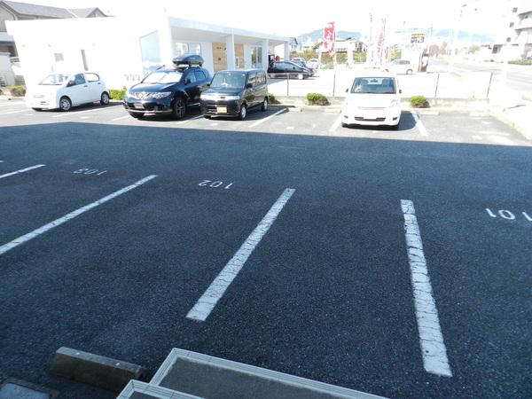 リヴェール須舞（202） 駐車場