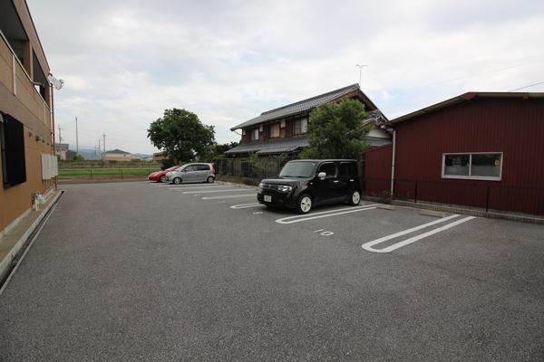グランディス 駐車場