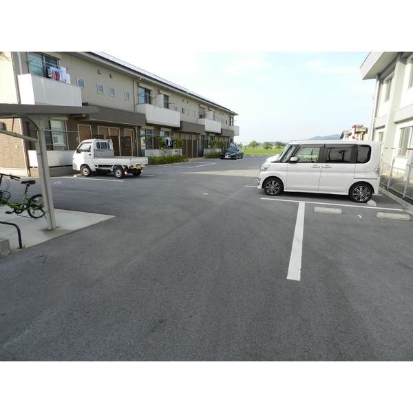 近江八幡市多賀町アパート 駐車場