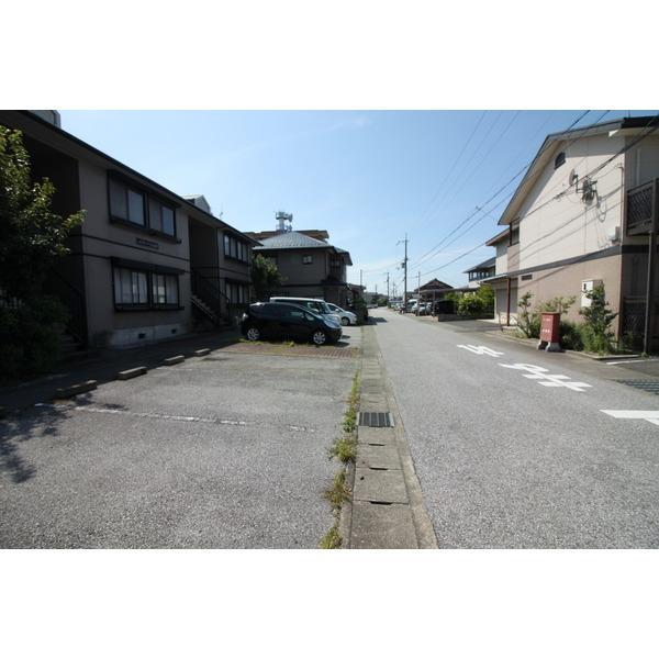 メゾン・ド・ジュネス（103） 駐車場