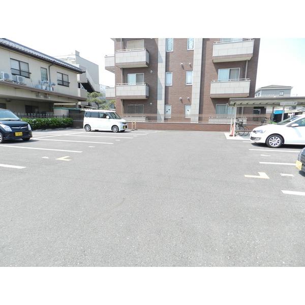 近江八幡市白鳥町マンション 駐車場
